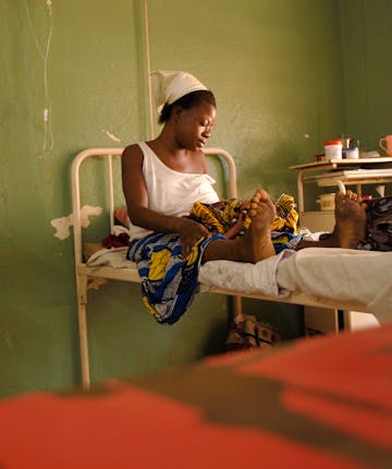 Vrouw in ziekenhuis in Ghana