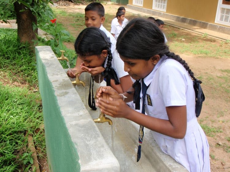 Schoon water en toiletten voor school in Sri Lanka