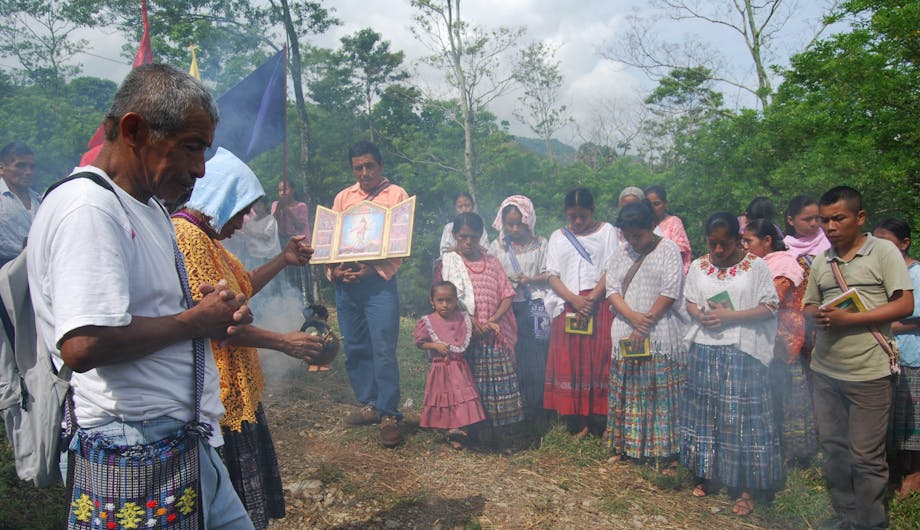 Een traditioneel eerbetoon aan de aarde in Guatemala.