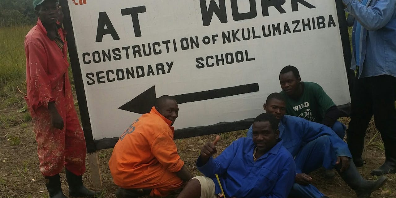 Mannen aan het werk in Zambia.