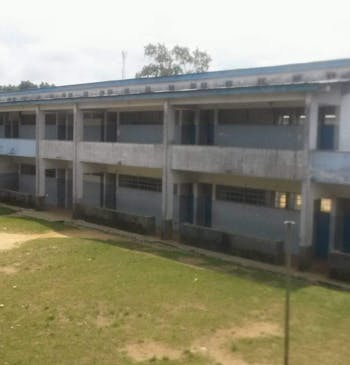 Het lege schoolgebouw in Congo