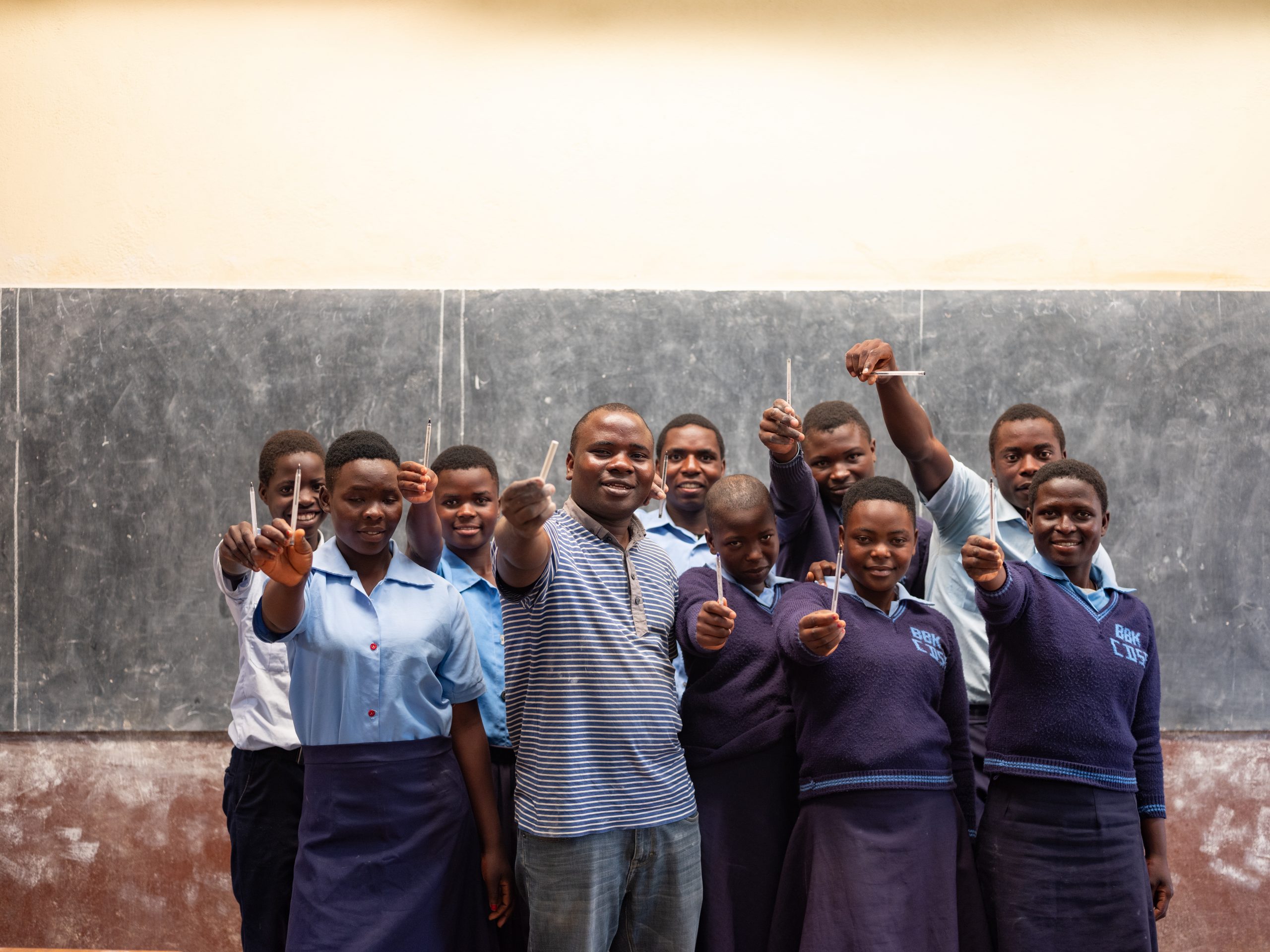 Een schoolklas met jongeren in Malawi.
