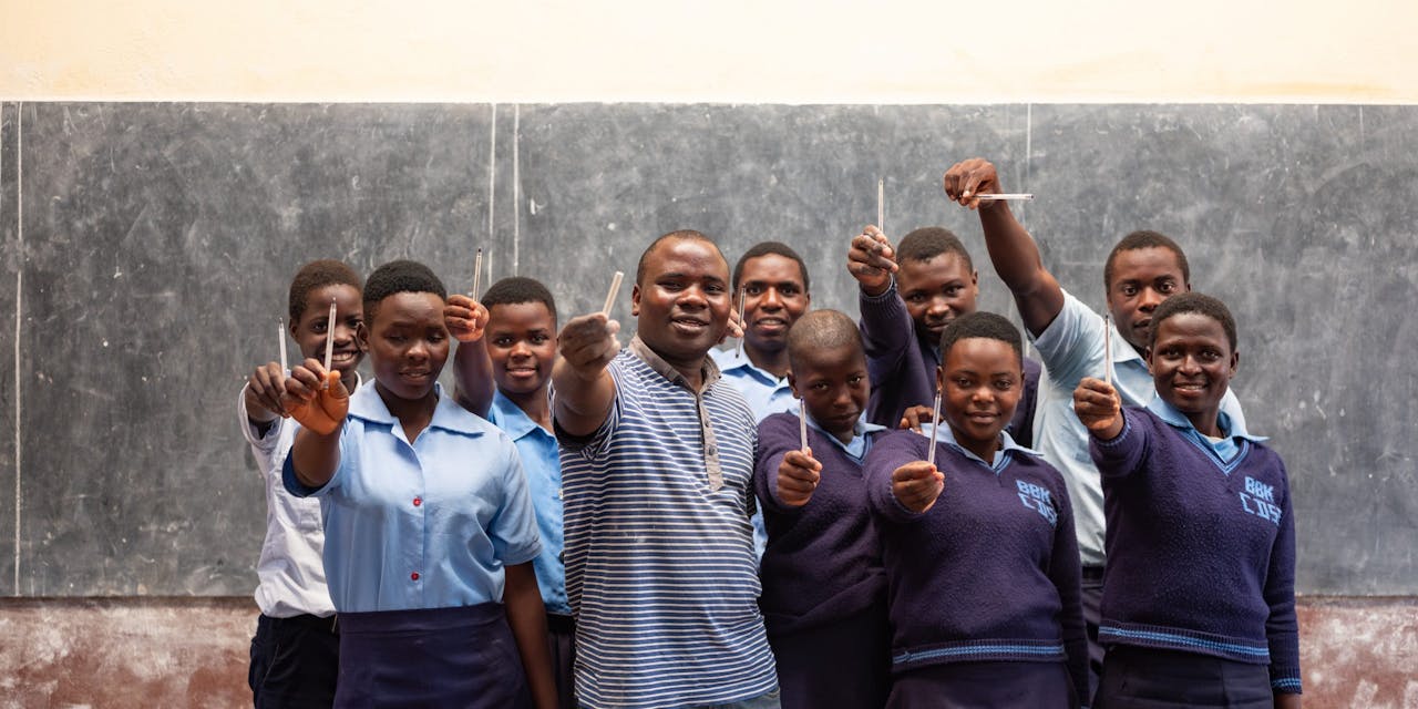 Een schoolklas met jongeren in Malawi.