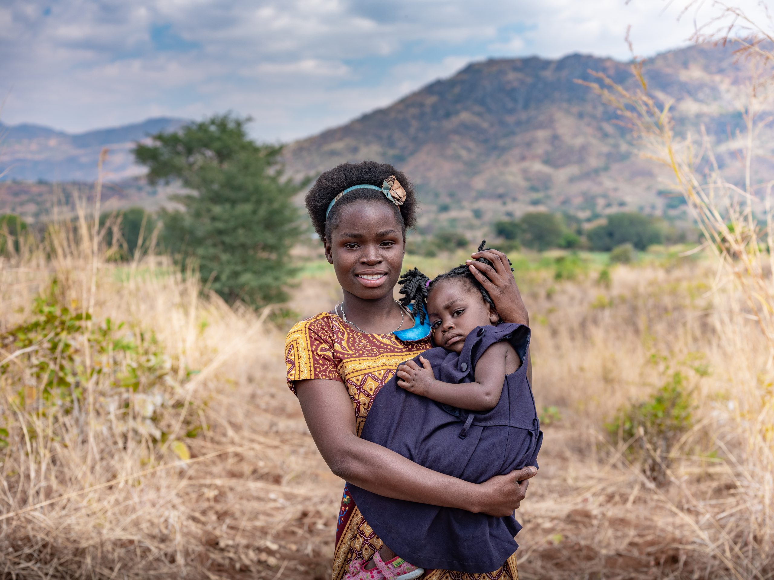 Een vrouw met haar kind in Malawi. U kunt deze mensen steunen door Wilde Ganzen op te nemen in uw testament.