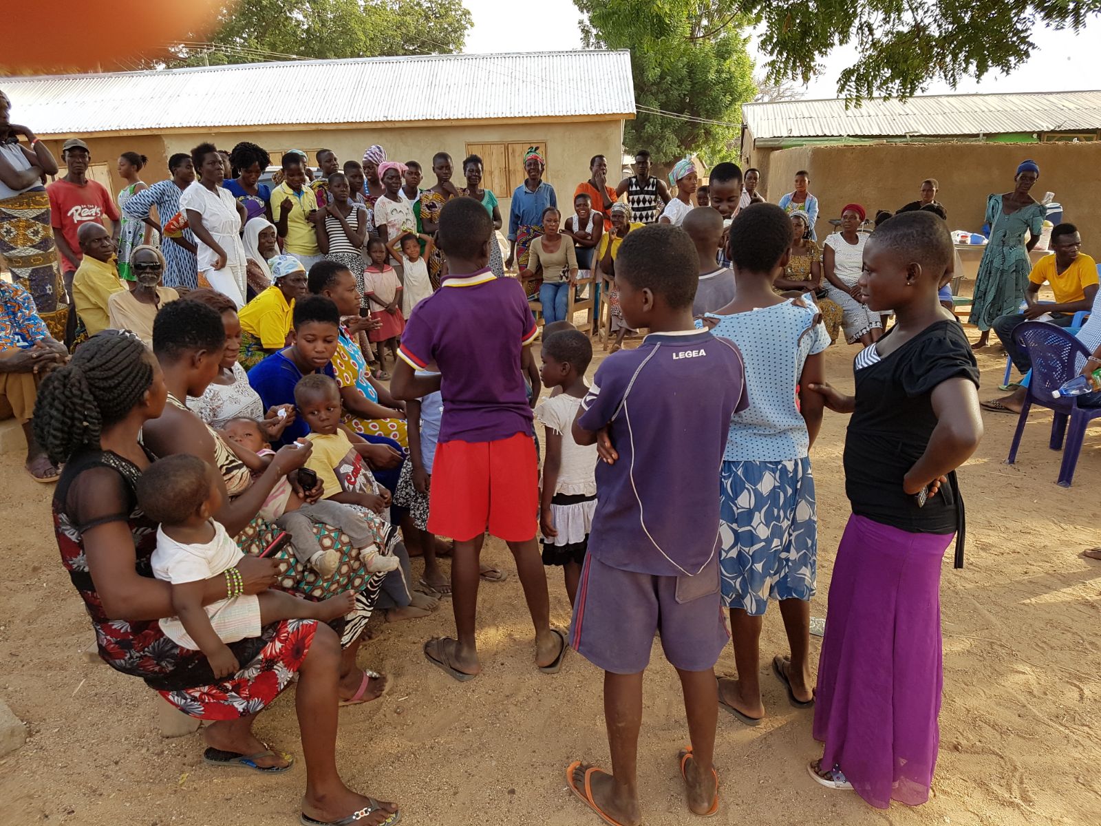 Deze mensen zijn geholpen met de nieuwe kraamkliniek.