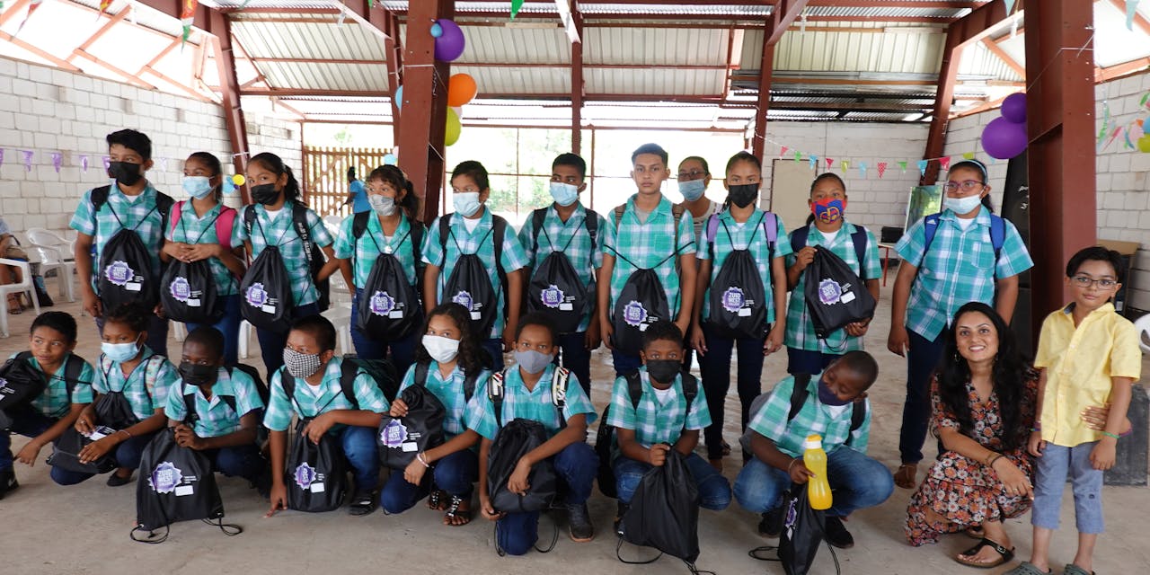 Scholieren Suriname Een groepsfoto van een klas scholieren in Suriname.