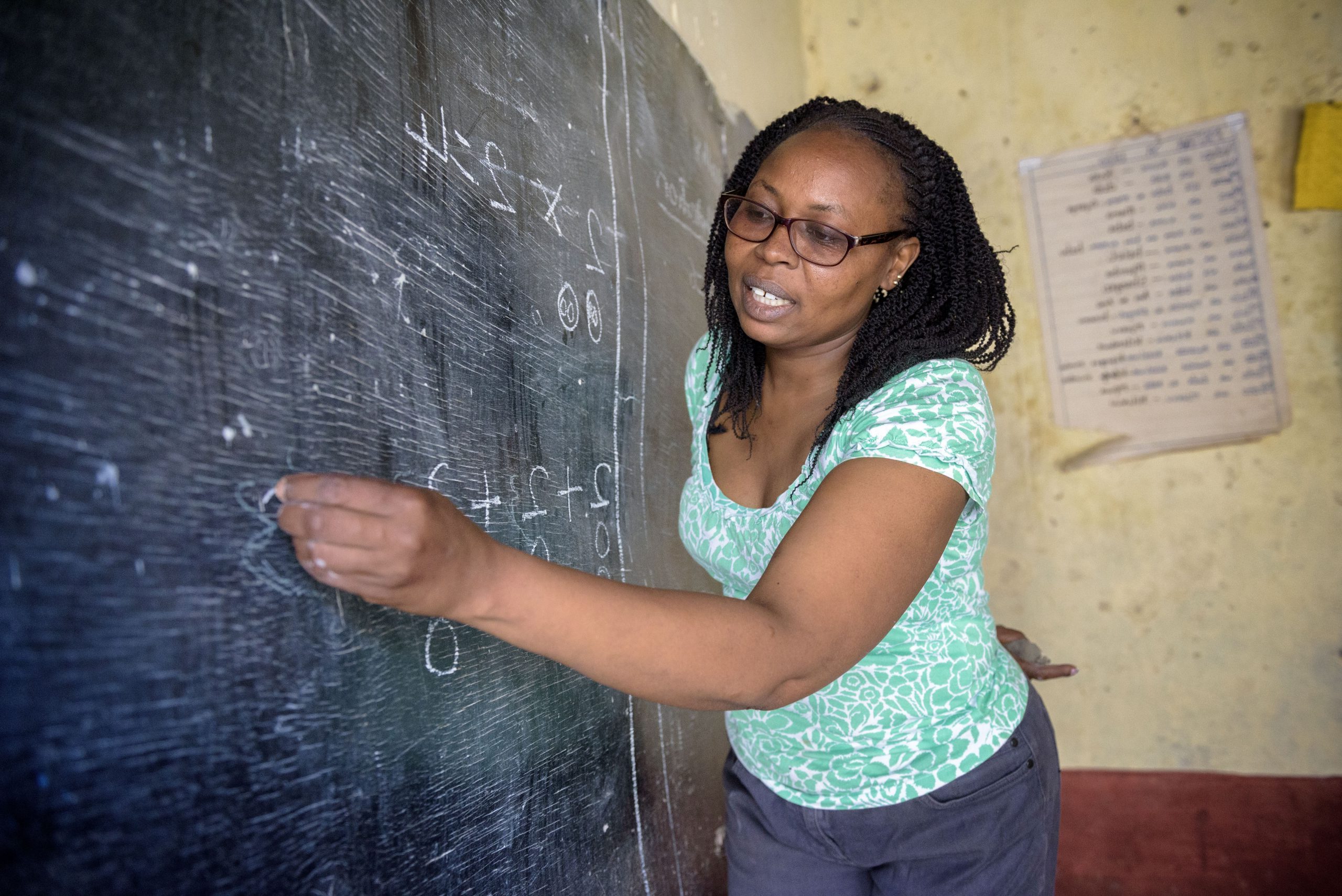 Jemmimah voor de klas.