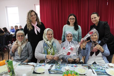 Vier weduwen van Srebrenica.