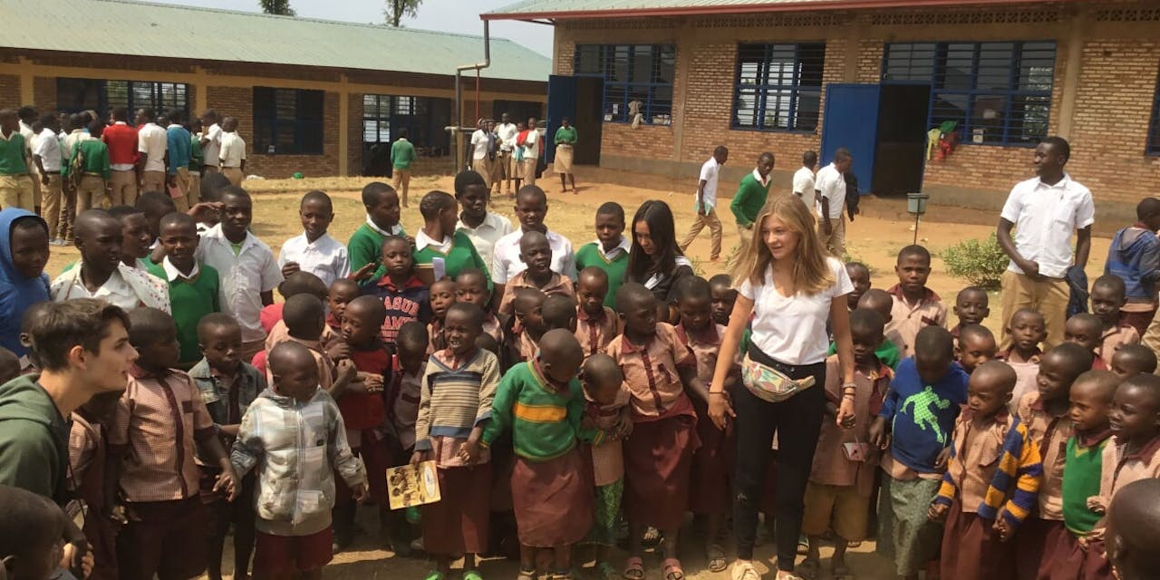 Een groep kinderen in Rwanda.