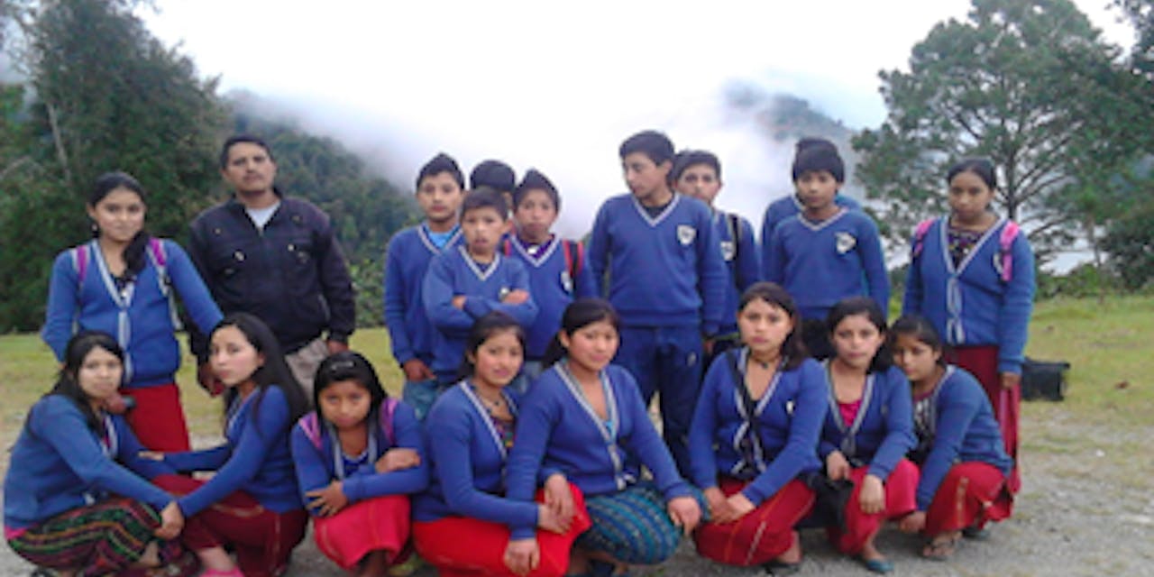 Een groepsfoto van een schoolklas in Guatemala.