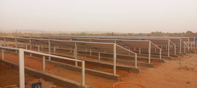 Zonnepanelen voor een waterpomp in Niger.