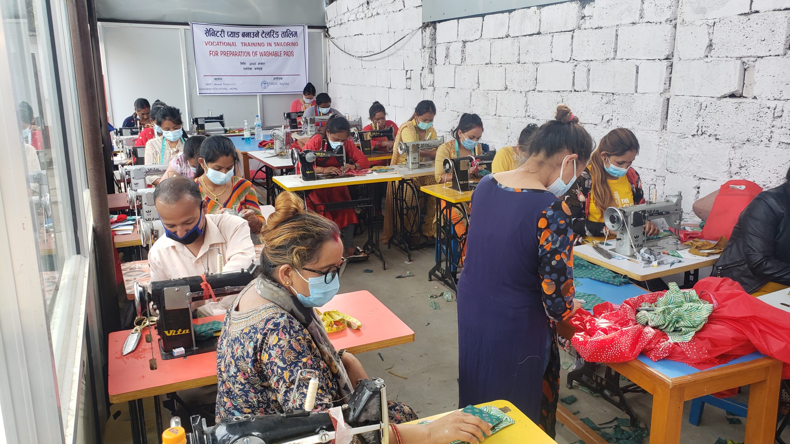 Het maken van wasbaar maandverband in Nepal