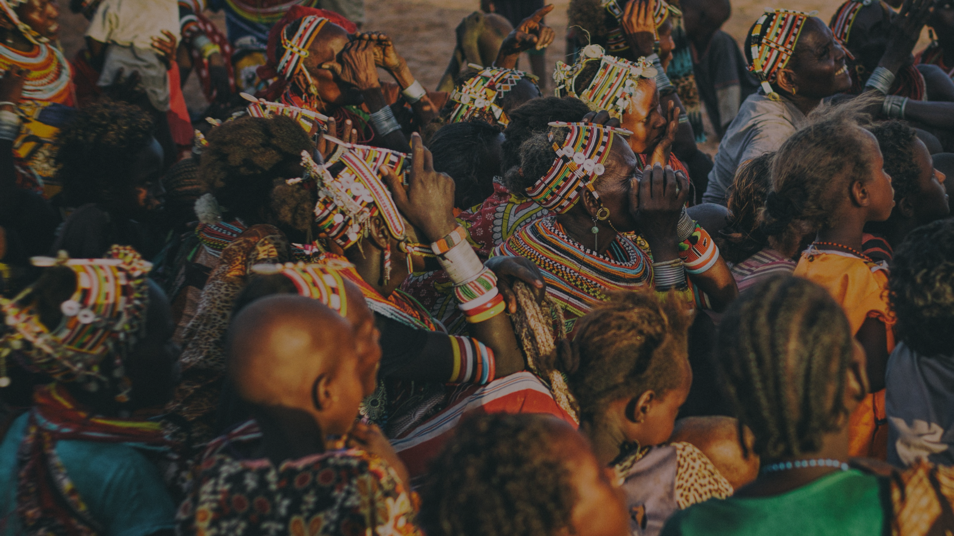 Groep mensen in Afrikaanse kleding