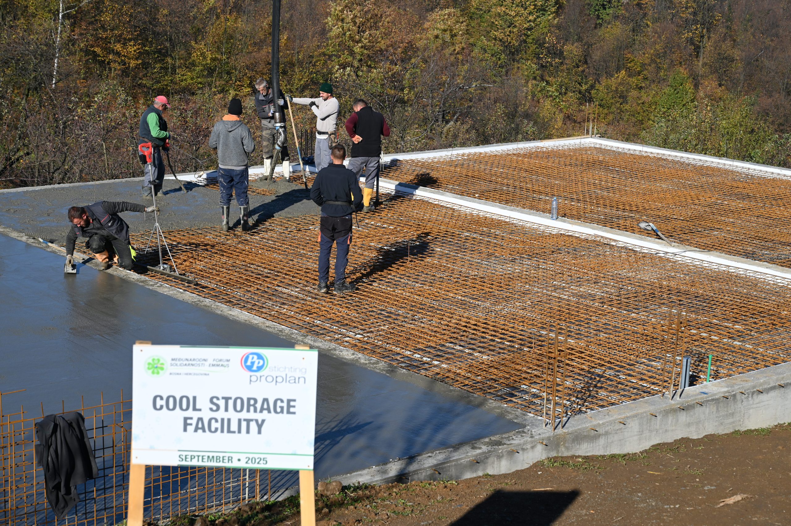 Mannen bij een bouwlocatie